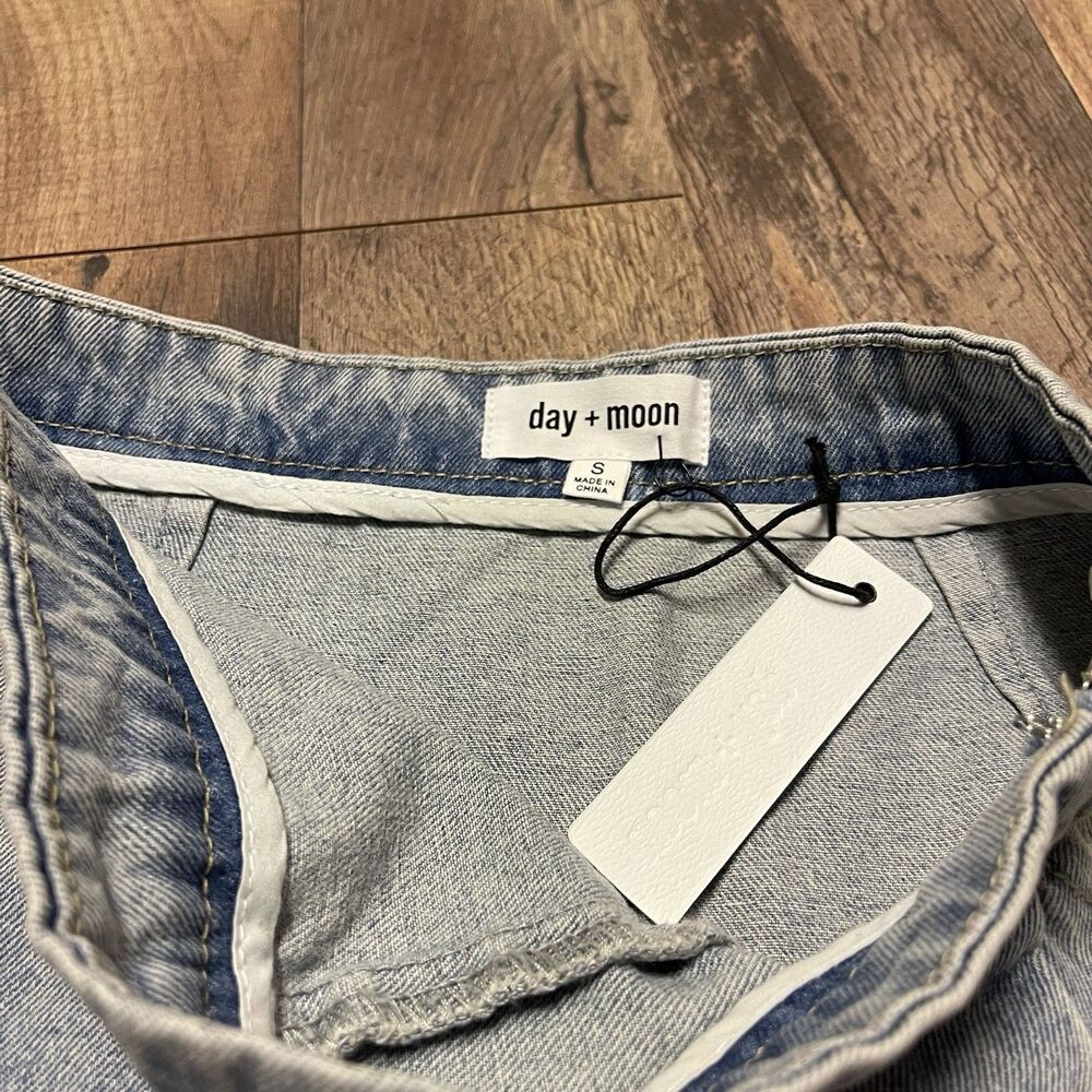 NWT DAY + MOON Denim Skort S Light Wash Ruffle Wrap Mini Skirt Asymmetrical - Picture 5 of 8